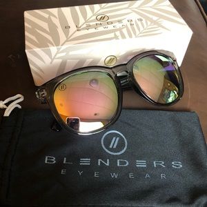 New in Box Knock-off Blenders OS